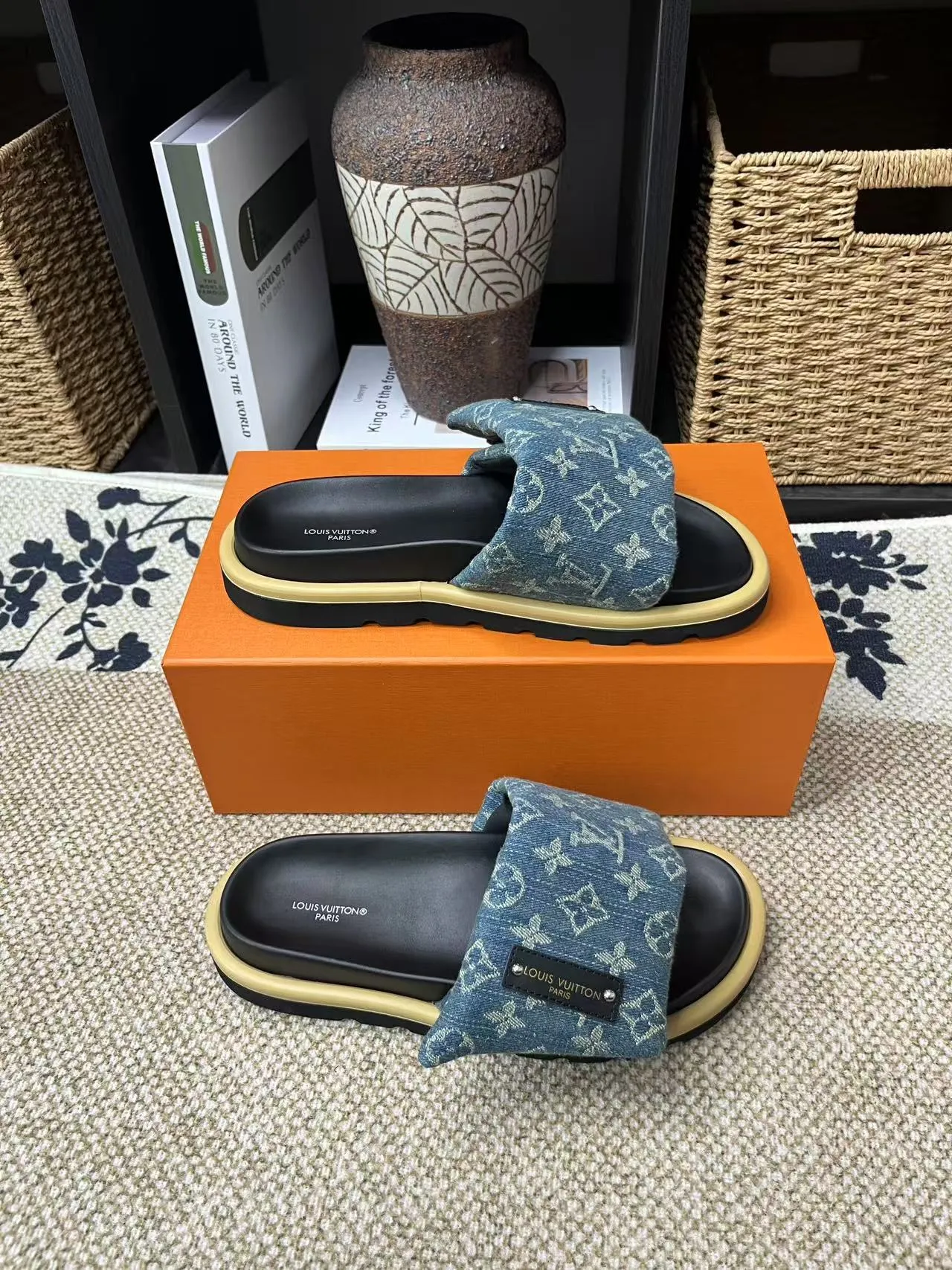 P340 yuan LV Louis Vuitton Full of high-end feel! A popular model among bloggers at home and abroad, it’s retro and fashionable, and looks stunning on your feet! Mainly recommended model on the official website★ ━━━━━ ЅᏇєєt ━━━━━ ▪️Upper: original calfskin ➕5D printing process ▪️Inner: imported mixed sheepskin ▪️Outsole: original molded foam outsole ▪️Size: Female 35-40 Men's 39-44 (women's 41 men's 45)